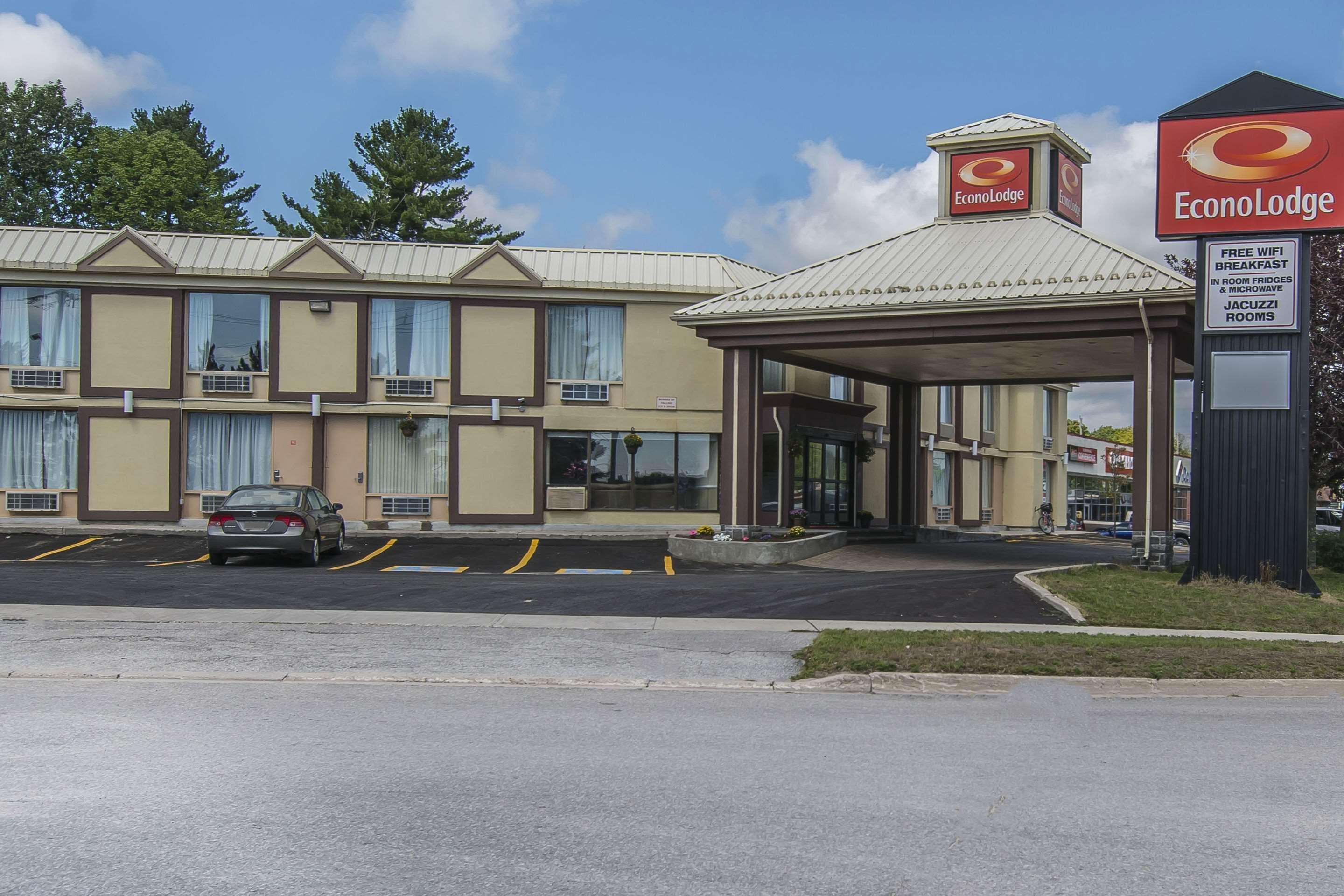 Econo Lodge Orillia Exterior photo