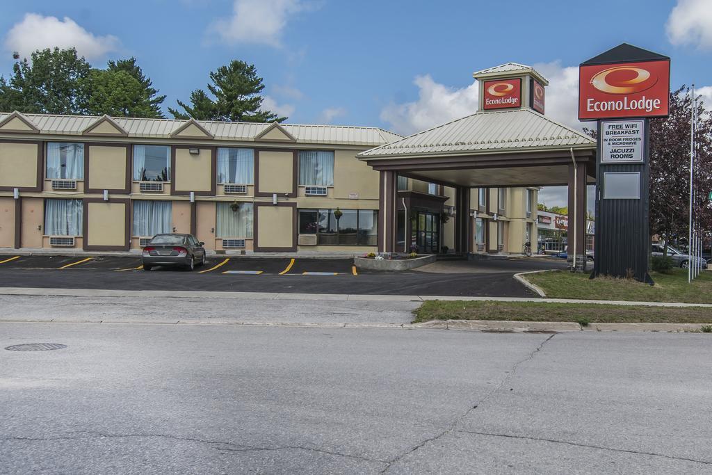 Econo Lodge Orillia Exterior photo